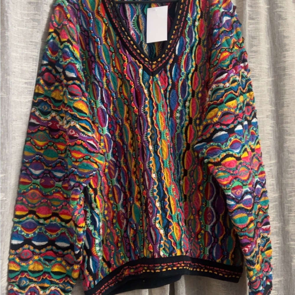 COOGI Red and Pink V-Neck Sweater with Artistic Flair